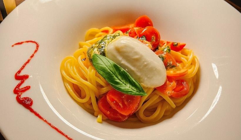 Spaghetti burrata e pomodorini